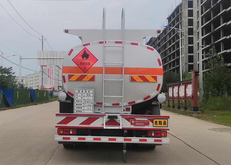 炎帝牌SZD5180GYYD6C型運(yùn)油車(chē)