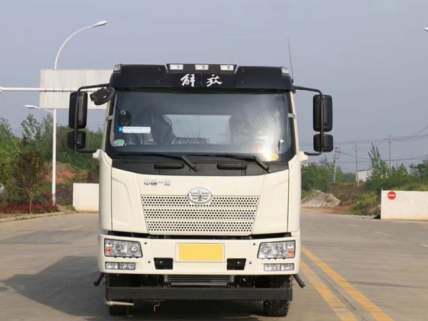 國(guó)六15方解放灑水車(chē)