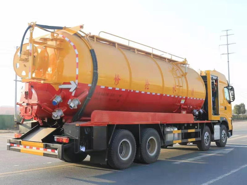 柳汽乘龍36立方清洗吸污車(chē)
