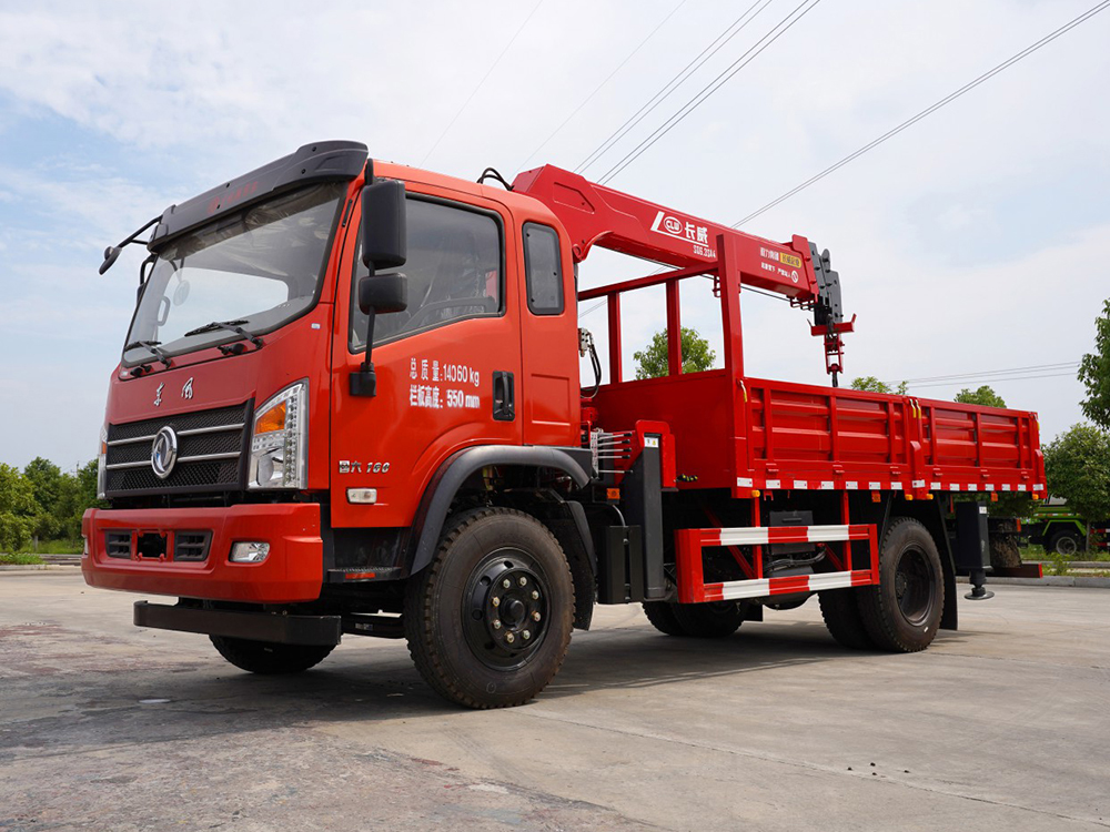 國六東風(fēng)長威6.3噸四節(jié)直臂隨車吊